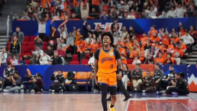 B体育登录入口-客场挑战深圳队，上海大鲨鱼冲击十连胜！